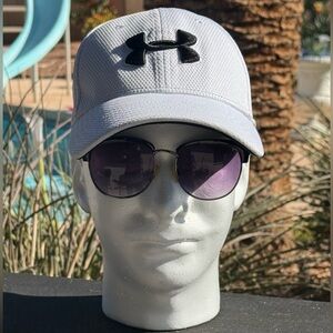 Under Armour Men’s Blitzing 3.0 Stretch Fit White Cap Athletic Flex. Size-Medium